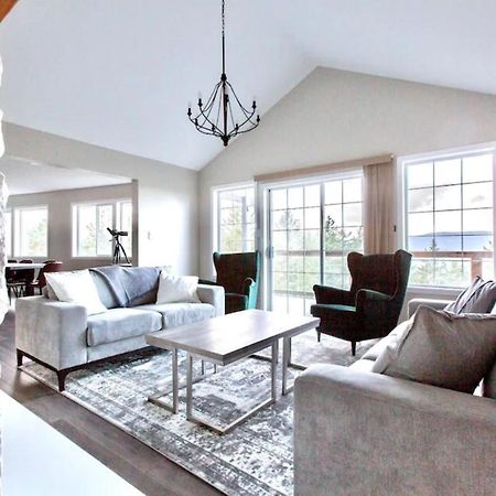 Stunning Home With Amazing Views Near The City Victoria Esterno foto