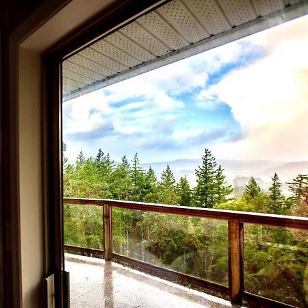 Stunning Home With Amazing Views Near The City Victoria Esterno foto