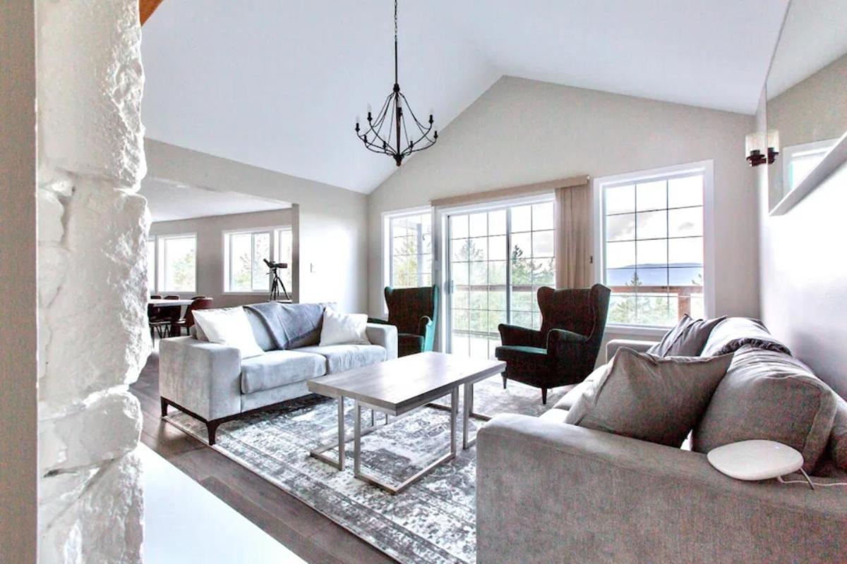 Stunning Home With Amazing Views Near The City Victoria Esterno foto