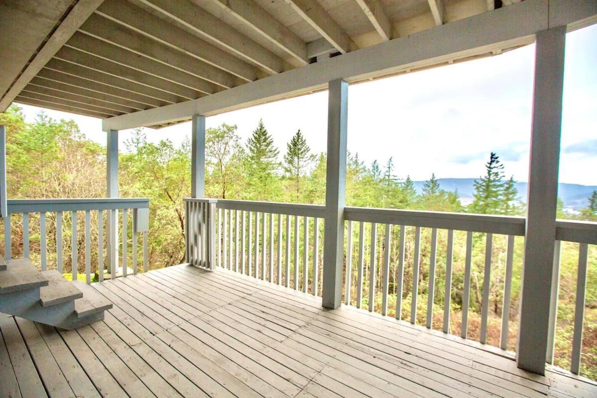Stunning Home With Amazing Views Near The City Victoria Esterno foto