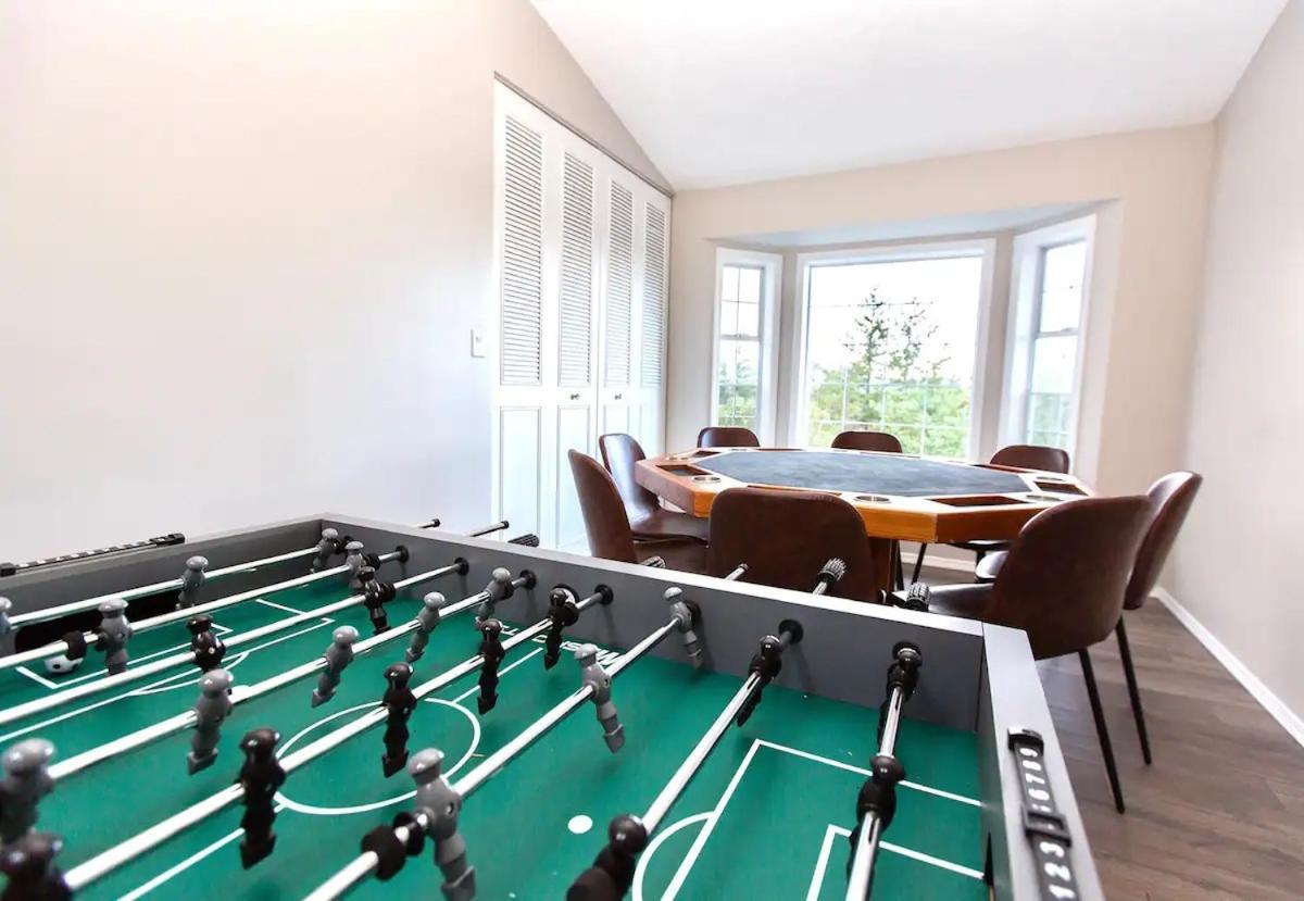 Stunning Home With Amazing Views Near The City Victoria Esterno foto