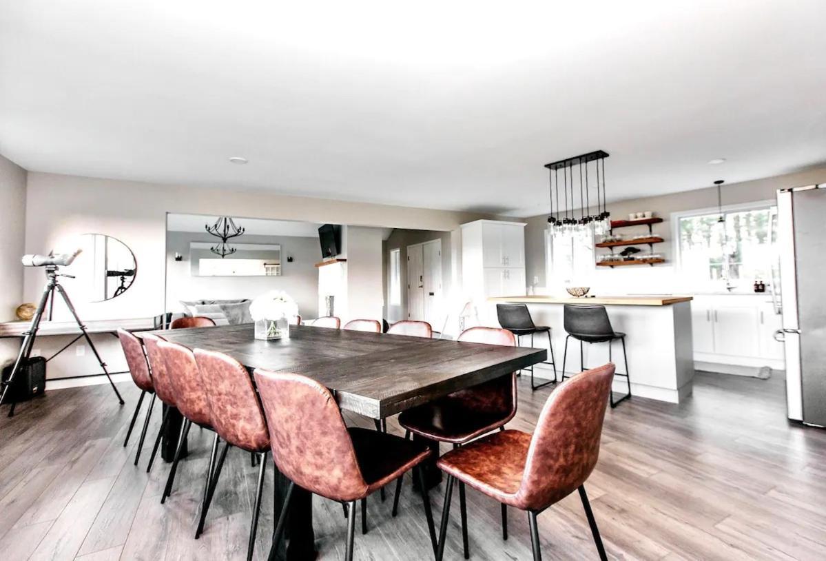 Stunning Home With Amazing Views Near The City Victoria Esterno foto
