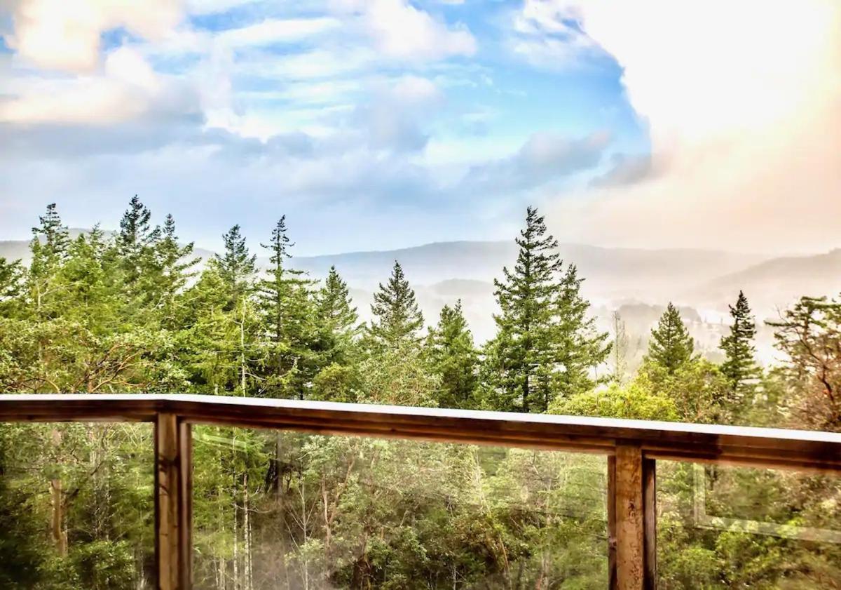 Stunning Home With Amazing Views Near The City Victoria Esterno foto