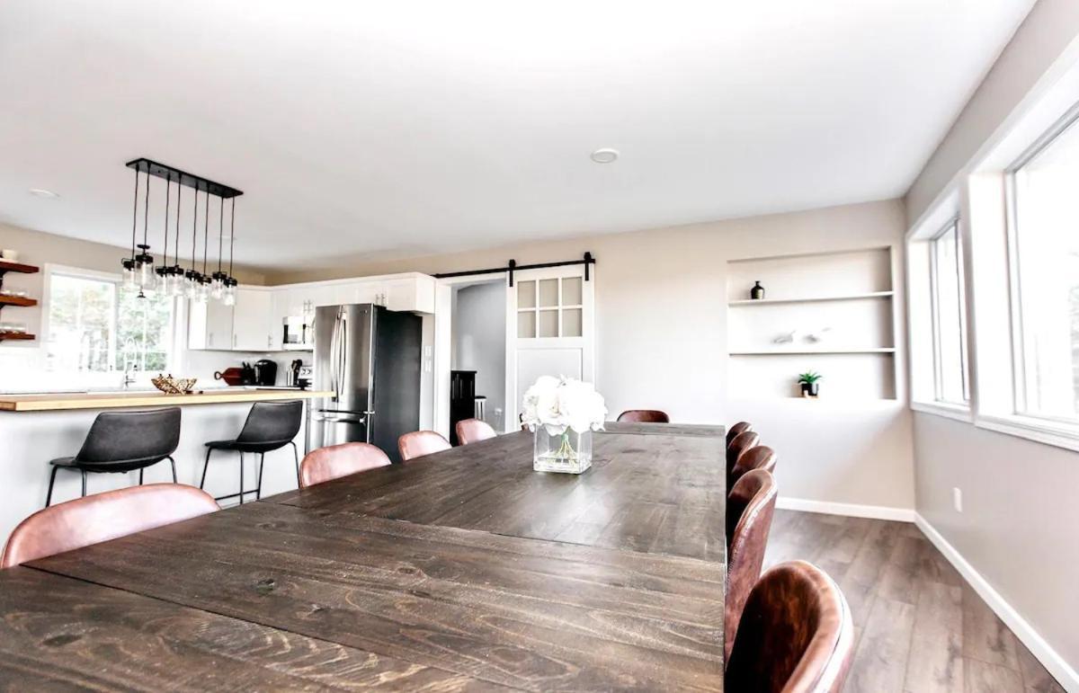 Stunning Home With Amazing Views Near The City Victoria Esterno foto